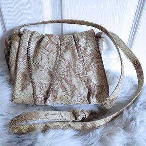 Sharif vintage snake textured handbag EUC